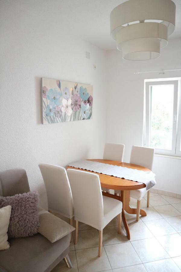 Apartments Keko Primosten Exterior photo